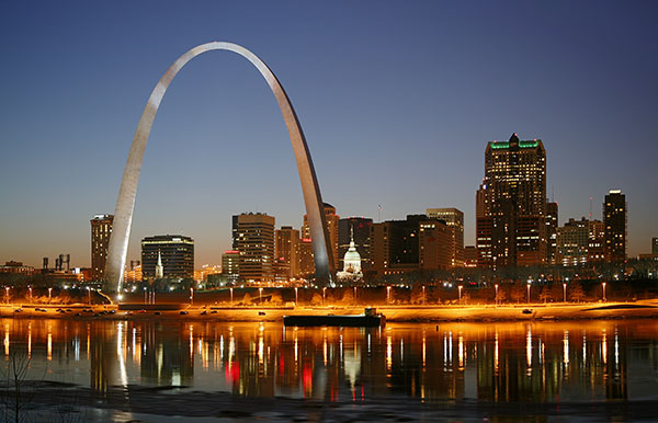 آسانسور طاق گیت وی «Gateway Arch» در سنت لوئیس, میسوری