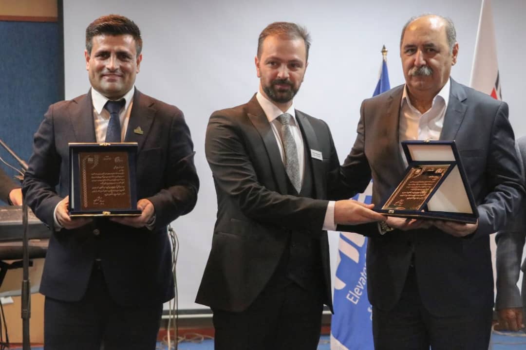 تقدیر از مدیر عامل شرکت الماس آسانسور در دومین کنگره ملی صنعت آسانسور و پله برقی